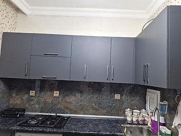 qaz balun: Mətbəx mebeli dəsti – tünd boz rəngdə, müasir düz xətli dizayn — 4