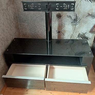 tv altdigi: Düz TV altlığı, Polkalı, Şüşəli — 3