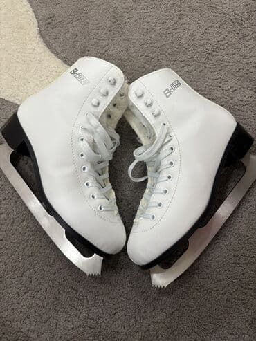 Fiqurlu konkisürmə üçün klassik ağ konkiler 2 dəfə istifadə olunub