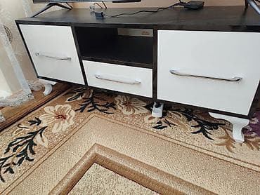 metbex masa ve oturacaqlar: Düz TV altlığı, Polkalı, Laminat — 3