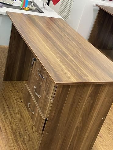 Офисные столы: Для сотрудника, Прямоугольный стол — 6