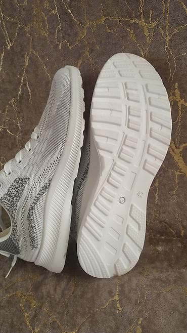 Səndəl və şəp-şüplər: •Brend: KHAYT 🇹🇷 •Model: Sneaker Sport (gündəlik gəzinti) •Rəngi: Boz — 9