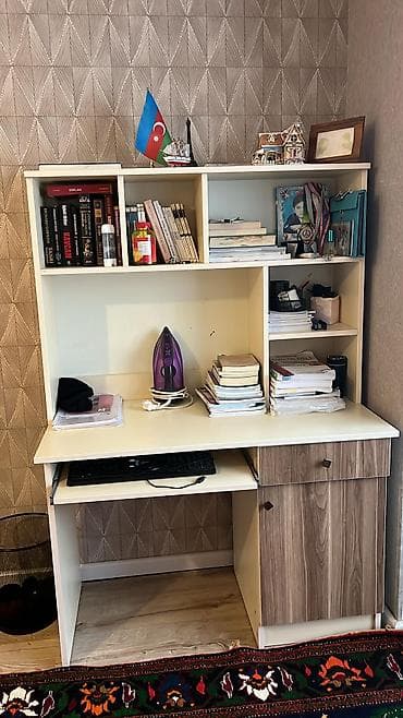 *70azn* Yazı masası satılır.Unvan Müşfiqabad. 3323. leman11