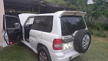 mitsubishi pajero satilir: Mitsubishi Pajero iO, ağ rəngli, 3 qapılı kompakt SUV. Xarici: - Ağ — 2