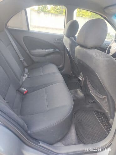 motosiklet telefon tutucu: Nissan Sunny: 1.6 l | 2008 il Sedan — 2