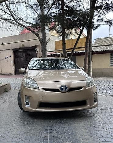 tap az prius: Toyota Prius (III nəsil) hibrid liftbek - Rəng: açıq qızılı/bej, qara — 1