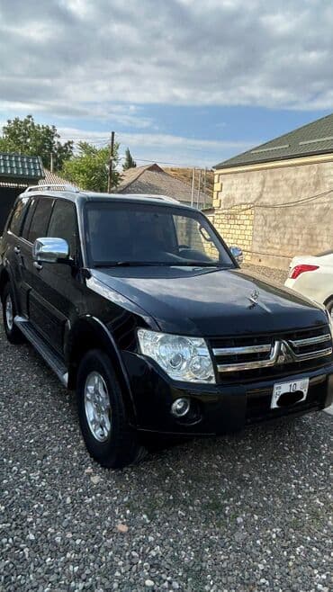 qoşqu lapet: Mitsubishi Pajero (IV nəsil) SUV - Gövdə: 5 qapılı, qara rəng, tam — 10