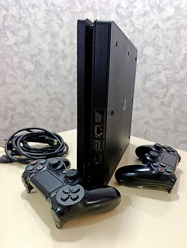 oyun noutbuk: PS4 slim 500gb əla vəziyətdə, plombu üzərində, 2 pult +20 oyun — 2