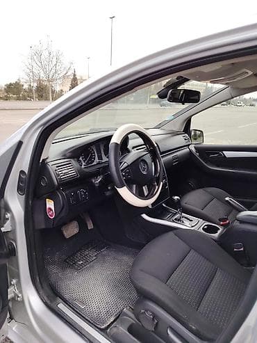 ucuz mercedes: Mercedes-Benz B-Class, gümüşü rəngli kompakt hetçbek. Xarici — 8