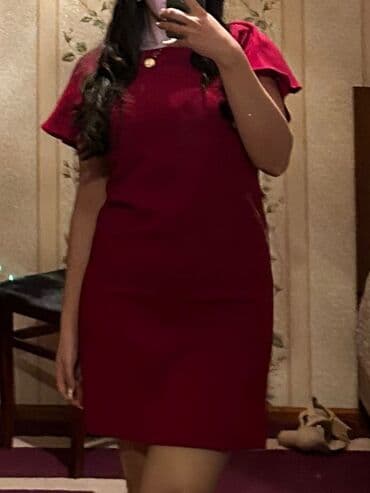 Qadın qısa paltarlar dəsti - 4 model: 1) Tünd qırmızı, düz kəsimli