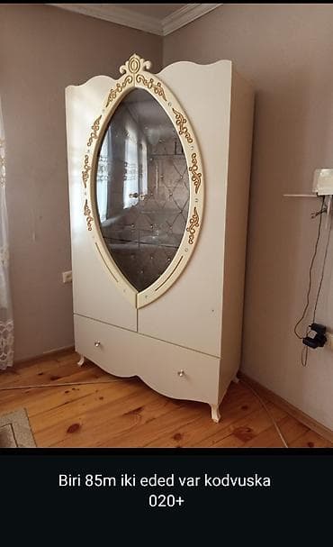 Klassik üslubda vitrin şkafı - Rəng: krem - Ön hissə: oval formalı