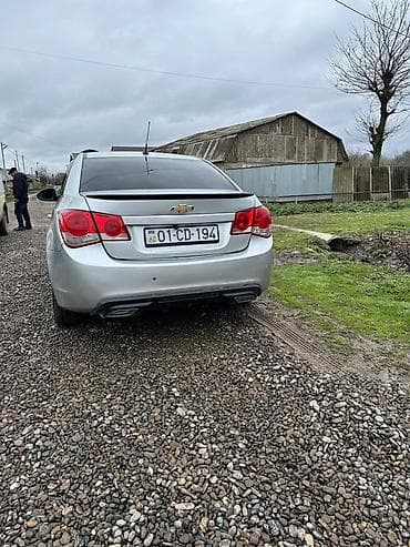 disklerin satisi: Chevrolet Cruze sedan - Kuzov: sedan, gümüşü rəng - Mühərrik və — 2