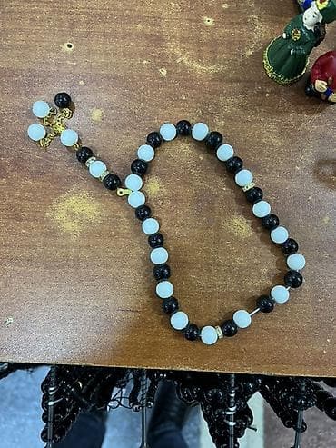 pul kiseleri: Qara-ağ muncuqlardan hazırlanmış təsbeh - Material: cilalanmış — 1