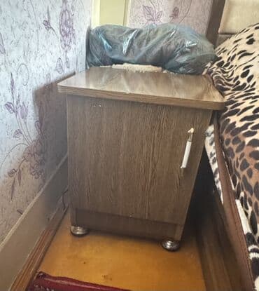 Seyflər: Taxta komod/yataq yanı tumbası - Material: ağac teksturalı laminat — 2