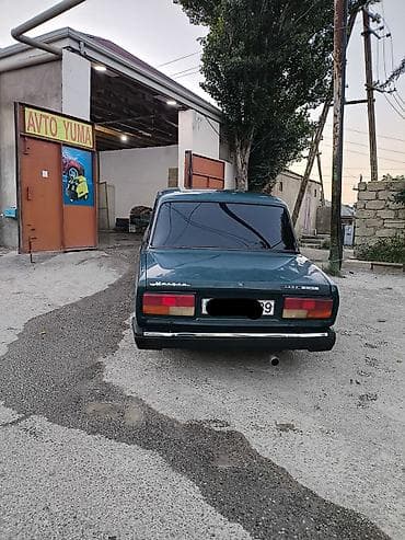 Lada 2003 sedan – tünd yaşıl rəng, 4 qapı, arxa ötürücülü klassik
