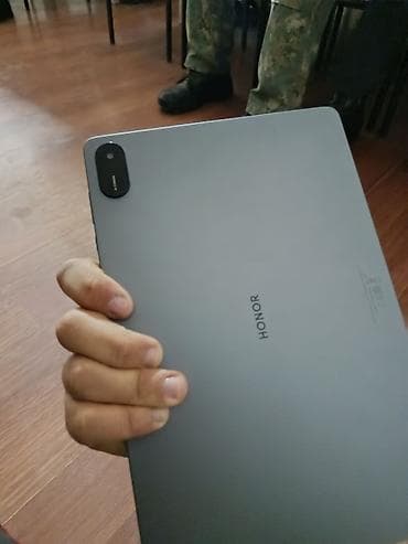 modio tablet: Planşet – nazik metal gövdə, tünd boz rəng - Təxmini 10–11 düym tam — 7