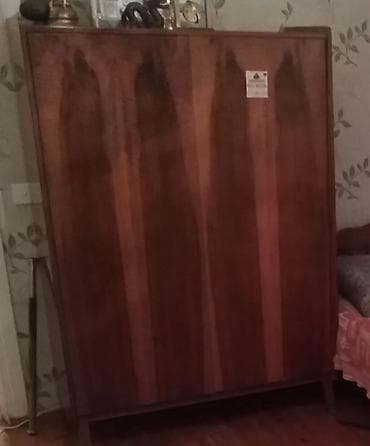 Taxta qarderob şkaf - Material: massiv ağac/taxta, təbii ağac naxışlı