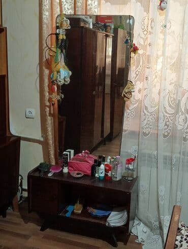 bulvarda qiz sekilleri: Отдам трюмо бесплатно. Самовывоз пл.Азнефть (около Фуникулёра) Тел — 1