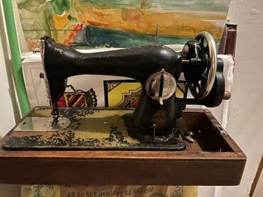 qədimi tikiş maşını: Antik əl ilə işləyən tikiş maşını, tikmə işləri üçün istifadə olunan — 1