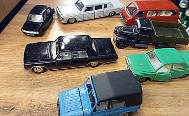 Kolleksiya üçün metal oyuncaq maşınların dəsti. - Miqyas: təxminən — 1