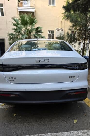 statır: BYD sedan – tam elektrikli şəhər avtomobili Xarici: - Ağ rəngli — 5