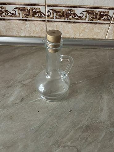 şüşə qab: Şüşə yağ/əzgi qabı - Material: şəffaf, qalın divarlı şüşə - Həcmi — 1