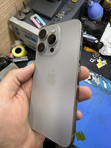 kontur: IPhone 15 Pro, Gümüşü — 1