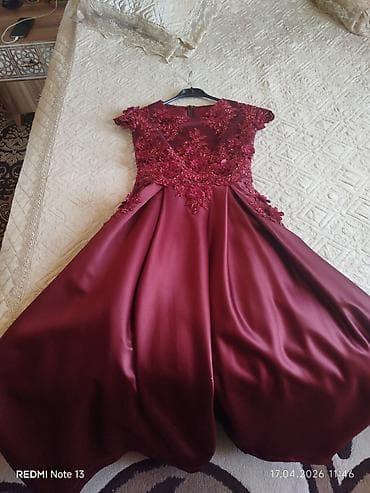 kiraye ziyafet geyimleri: Bordo rəngdə zərif ziyafət/libas - Parça: parlaq atlas teksturası — 6
