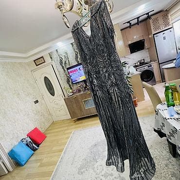 Yenidi 1 defe toya geyinilib 300 azn alinib Razmer 48 Qiymet 200 azn