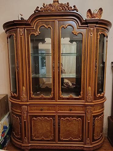 mebel qapilar: Klassik üslubda yemək otağı üçün dəst – bufet güzgü ilə və vitrin — 2
