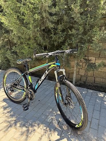 Velosiped yenidir. Bir dəfə olsun sürülmədi Qarajda qalıb bir az pas