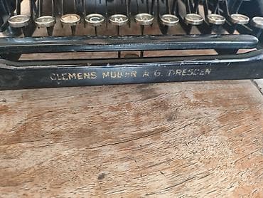 qarabağ forma: URANIA “Seidlitz‑Marke” mexaniki yazı makinası - İstehsalçı: Clemens — 2