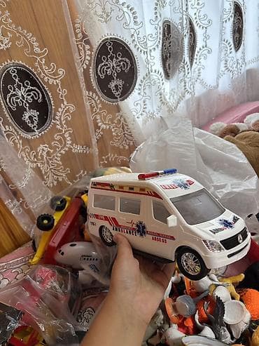 oyuncaq qız ucun: Uşaq oyuncağı – Təcili Tibbi Yardım maşını (ambulans) modeli 12 manata — 2