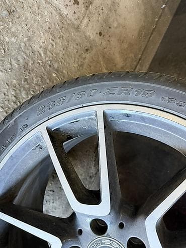 alman tekerleri: Yeni Şin Pirelli 235 / 30 / R 19 — 4