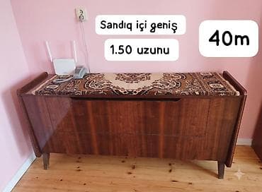 2 ci perde: Ağac materialdan hazırlanmış geniş daxili həcmə malik sandıq. Üst — 1