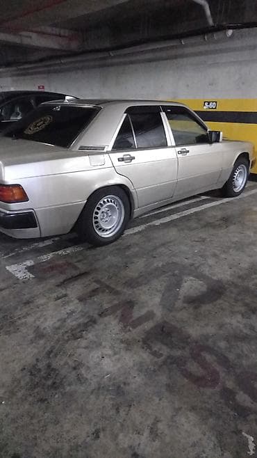 Barter maraqldir - Kuzov: 4 qapılı sedan, gümüşü rəng - Mühərrik: ön