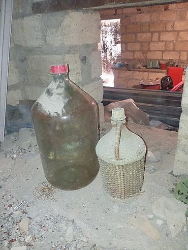 Şüşə damacana dəsti - 2 ədəd iri həcmli şüşə damacana: - 1 ədəd