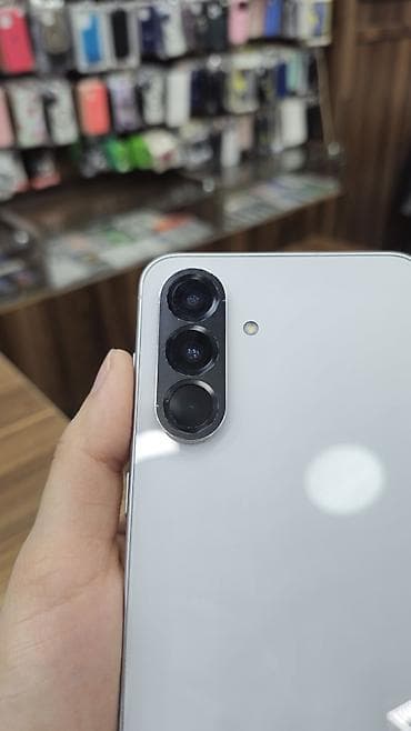 smartfon: Samsung Galaxy A56, 256 GB — 1