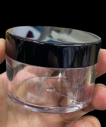 Şəffaf plastik kosmetik qab – qara vintli qapaqla - Material: möhkəm