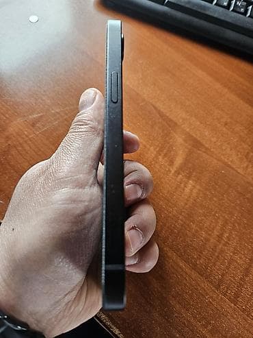 iphone se 2: IPhone 16e, 128 GB, Midnight — 4