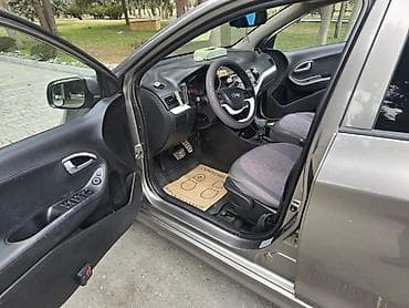 Kia Picanto, 5 qapılı hetçbek, boz rəng. - İqtisadi və çevik şəhər — 3