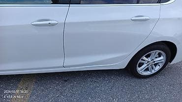 ucuz maşin: Chevrolet Cruze sedan – ağ rəng, 4 qapı, benzinli. Xüsusiyyətlər və — 3