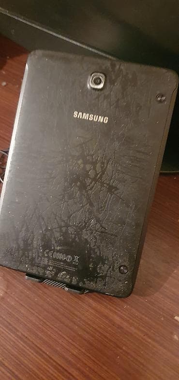 rəsmi s2: Samsung Galaxy Tab S2 planşet. Tek prablemi kameradi oda sistemle — 3