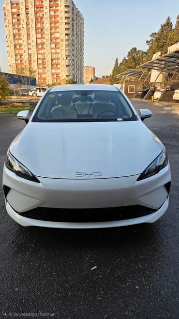 statır: BYD sedan – tam elektrikli şəhər avtomobili Xarici: - Ağ rəngli — 1
