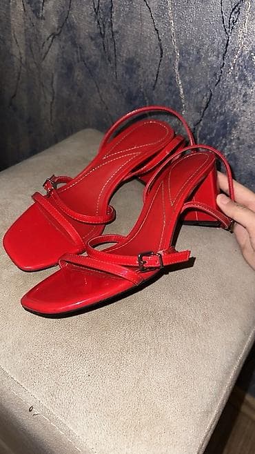 Qırmızı qadın sandaleti - Model: incə iki zolaqlı sandal - Rəng