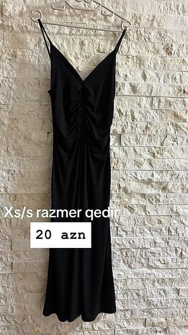 benetton canta: - Qara uzun slip tipli don: nazik çiyin qayışları, V-yaxa, ön hissədə — 1