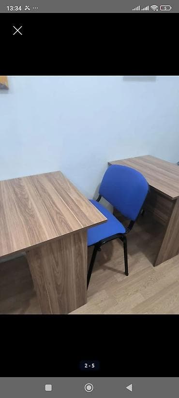 hundur stul: Ofis stulu stullar qara ve goy rengde 50den çox var, masa 30 a yaxın — 2