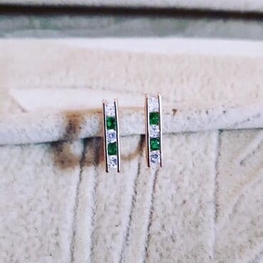 tək qaş: Sırğa, Çəhrayı qızıl, 585 Əyar, 1900 g — 2