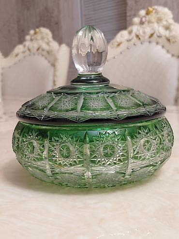 bezekli yumurta sekilleri: Yaşıl xrustal dekorativ qab (qapaqlı) - Material: kəsme şüşə/kristal — 1