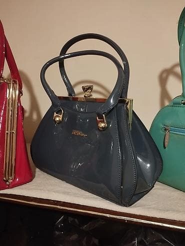 Foto və videokameralar: Qadın əl çantaları – parlaq laklı material, metal aksentlər - Dizayn — 3